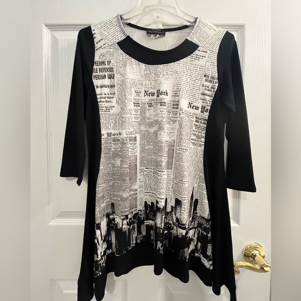 Sea & Anchor Black and White Newspaper New York Print Tunic Top Size 0